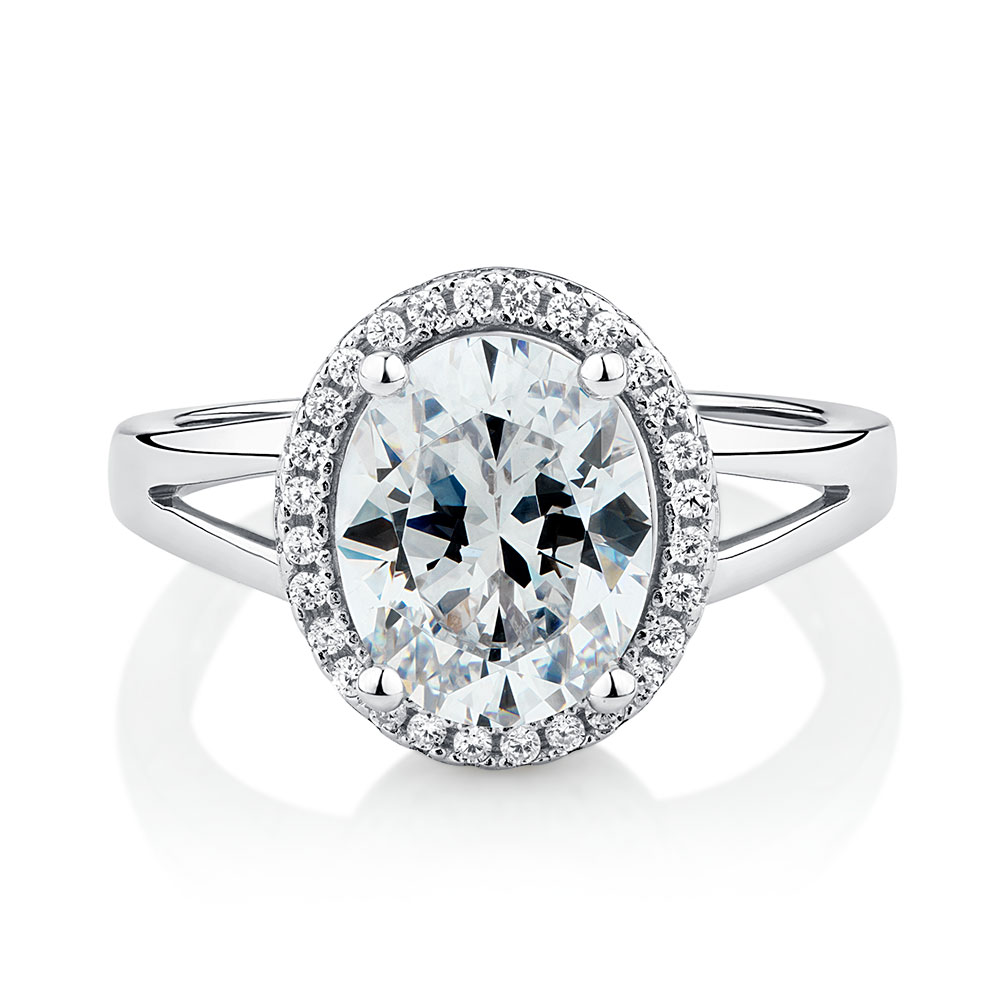 Ring with Cubic Zirconia in Sterling Silver