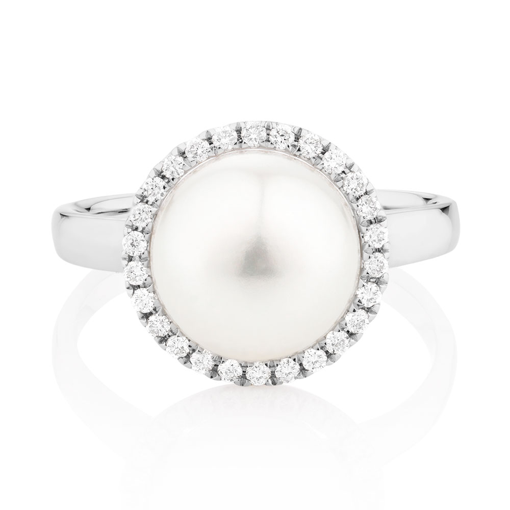 Ring with a Cultured Freshwater Pearl & Diamonds in 10ct White Gold