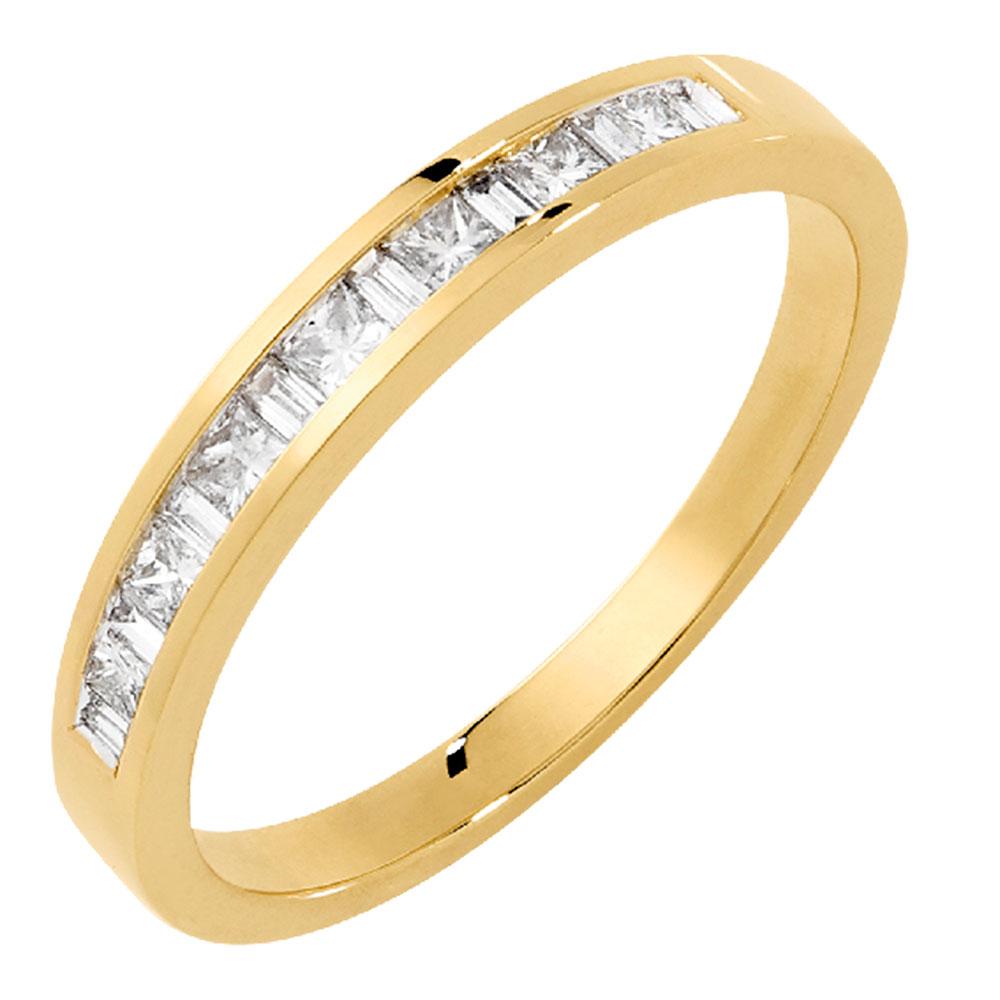 Wedding Band with 0.33 Carat TW of Diamonds in 18ct Yellow