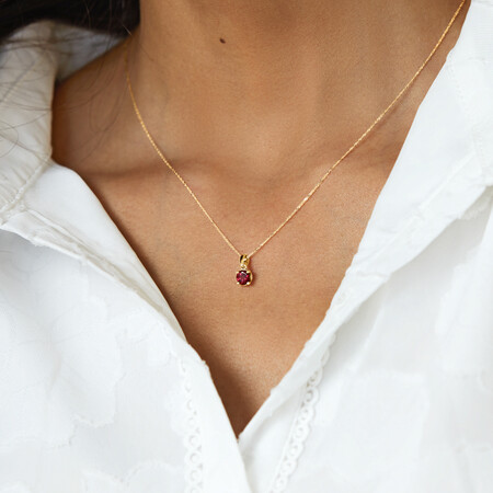 Pendant with Rhodolite Garnet in 10kt Yellow Gold Pendant with Rhodolite Garnet in 10kt Yellow Gold