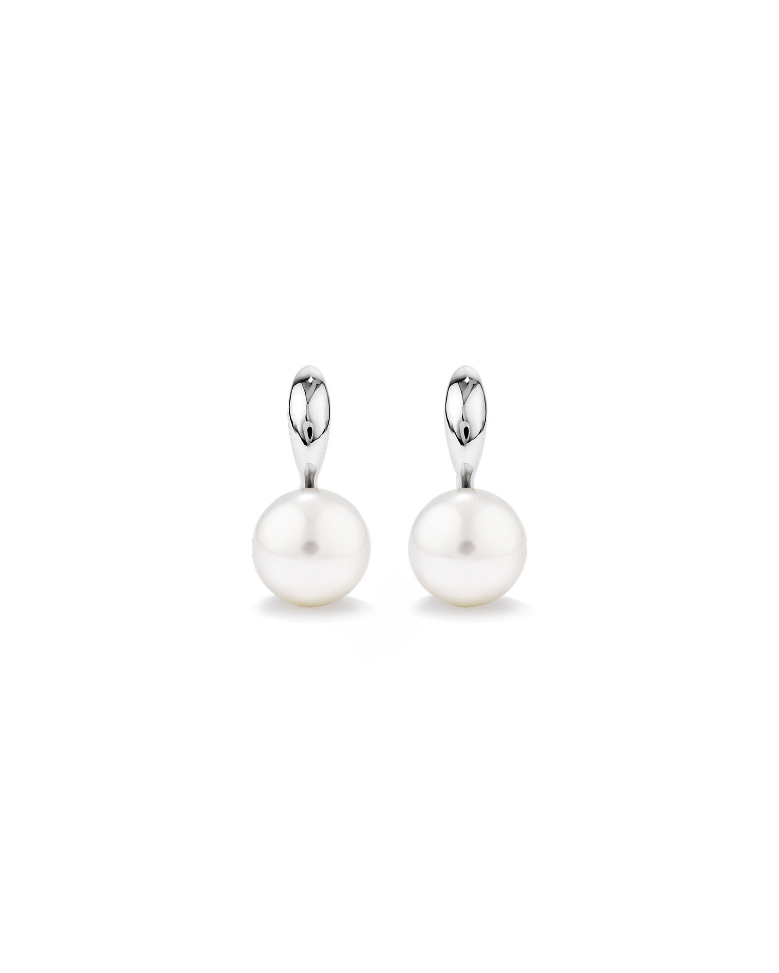 Hook Earrings with Freshwater Pearls in Sterling Silver
