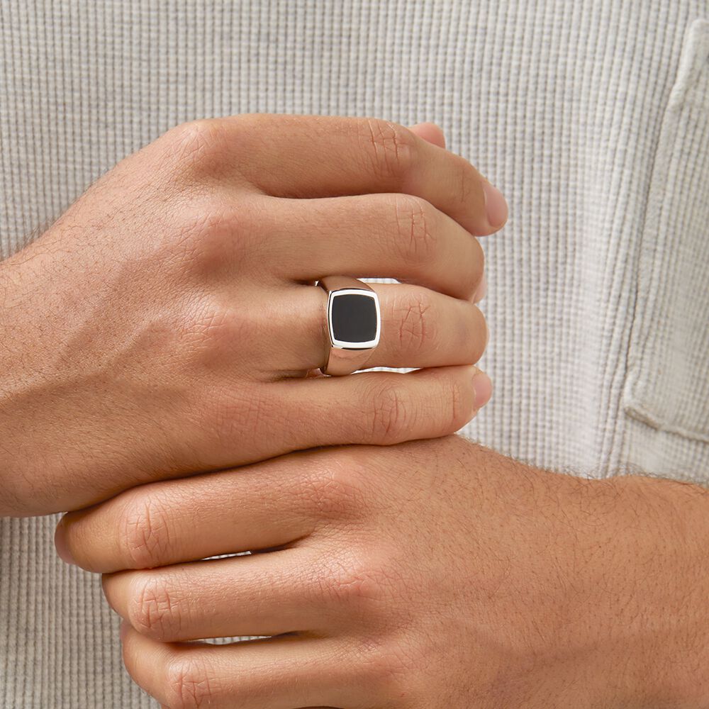 Black onyx pinky ring meaning best sale
