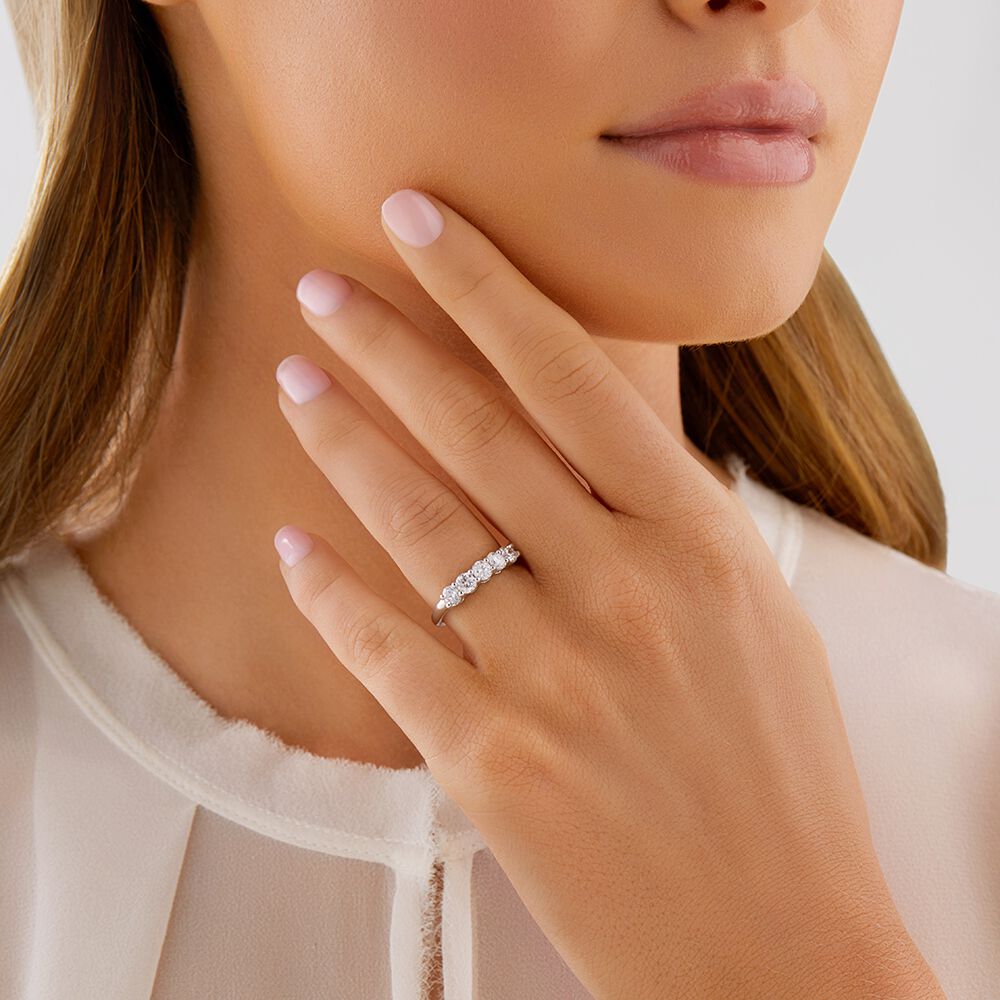 5 stone outlet wedding band