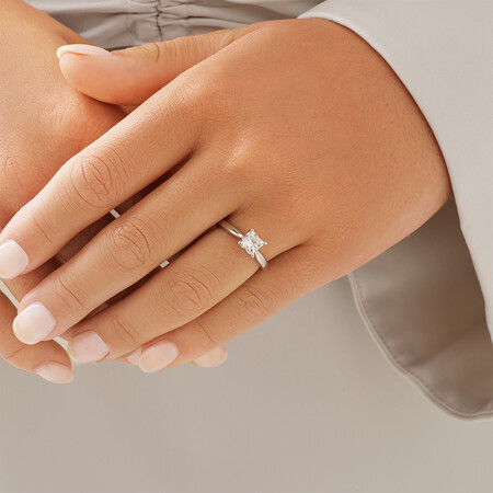 Certified Solitaire Engagement Ring with 1 Carat TW Diamond in 18ct White Gold Certified Solitaire Engagement Ring with 1 Carat TW Diamond in 18ct White Gold