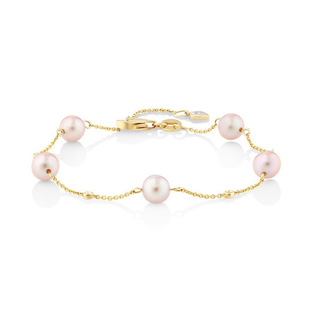 Bracelet with Cultured Freshwater Pearl & Diamonds in 10kt Yellow Gold Bracelet with Cultured Freshwater Pearl & Diamonds in 10kt Yellow Gold