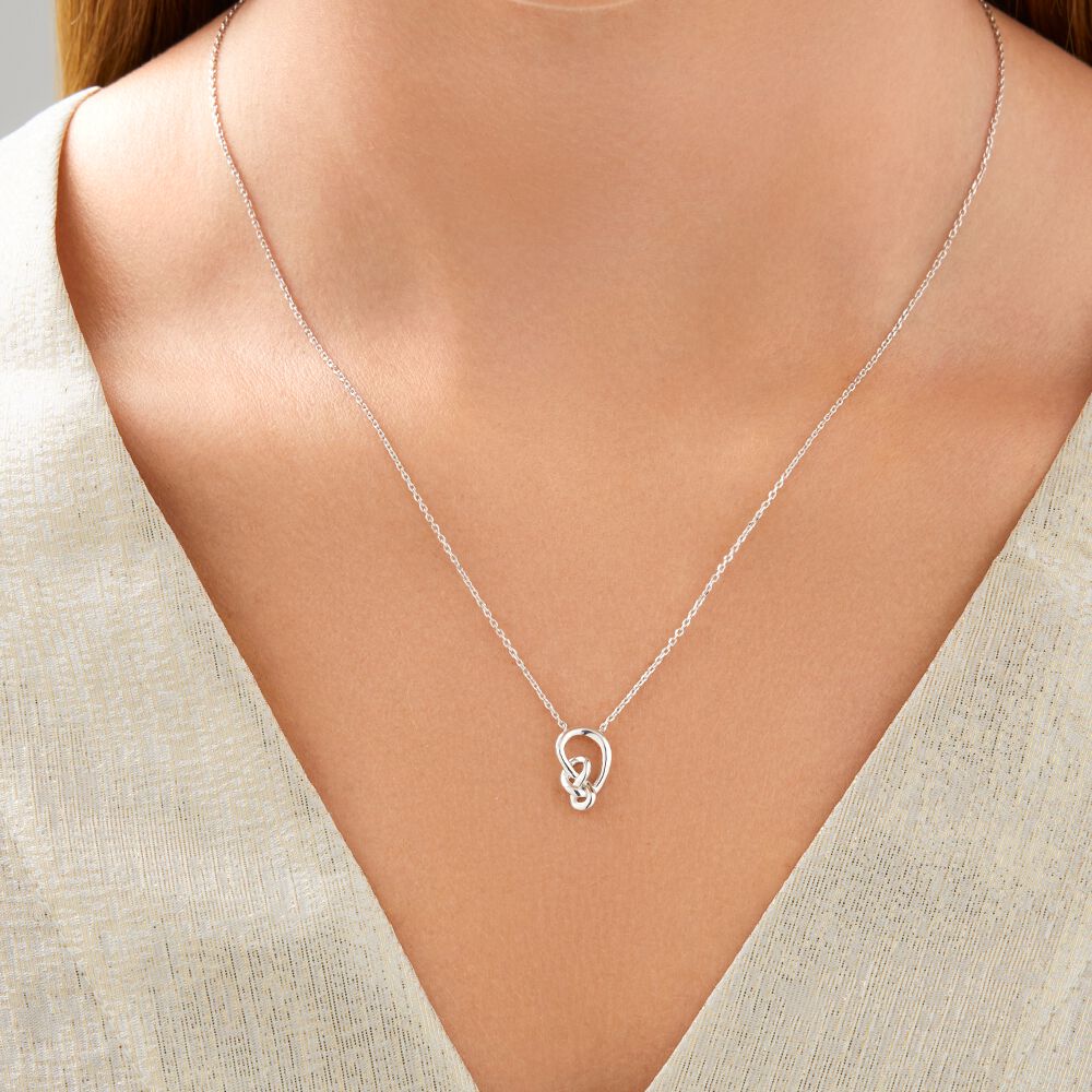 Michael hill outlet knot necklace