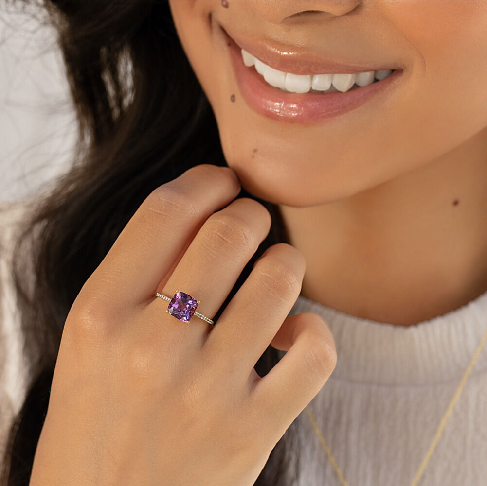 Ring with Amethyst & Diamonds in 10ct Yellow Gold