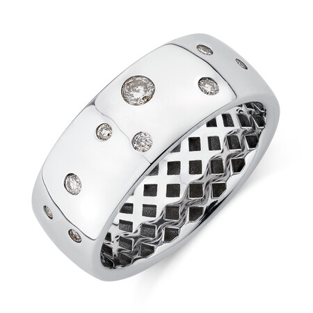 Hammer Set Barrel Ring with 0.20 Carat TW of Diamonds in 10ct White Gold