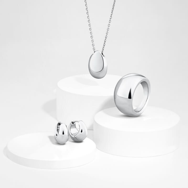 Ultra-modern and completely timeless, our exclusive Sculpture range takes sterling silver to new heights (and depths). Unique and exclusive designs are rendered in bold proportions, for jewellery pieces that can be worn confidently alone, or stacked with extra styles for a striking multi-dimensional look. 